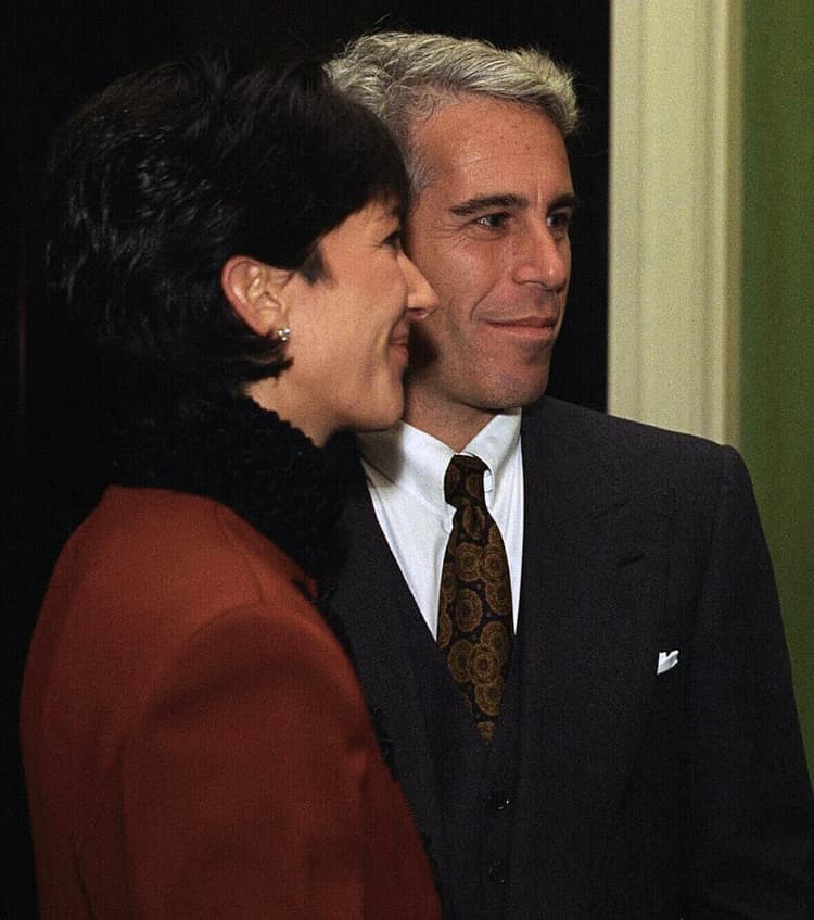 Ghislaine Maxwellová s Jeffreym Epsteinom v roku 1993. Zdroj: Wikimedia