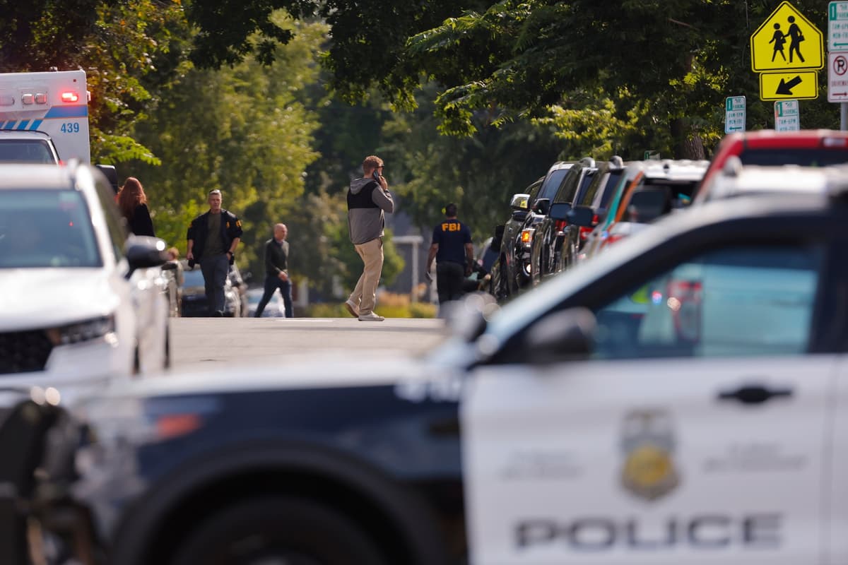 Streľba na katolíckej škole v Minneapolise v americkom štáte Minnesota. FOTO: TASR/AP Photo/Bruce Kluckhohn