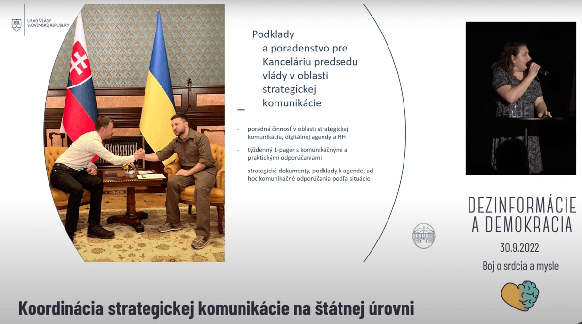 Prezentácia Sone Urikovej na konferencii Dezinformácie a demokracia 2022. Reprofoto YouTube