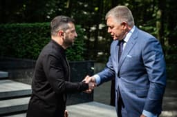 Volodymyr Zelenskyj a Robert Fico. Foto: TASR/Roman Hanc