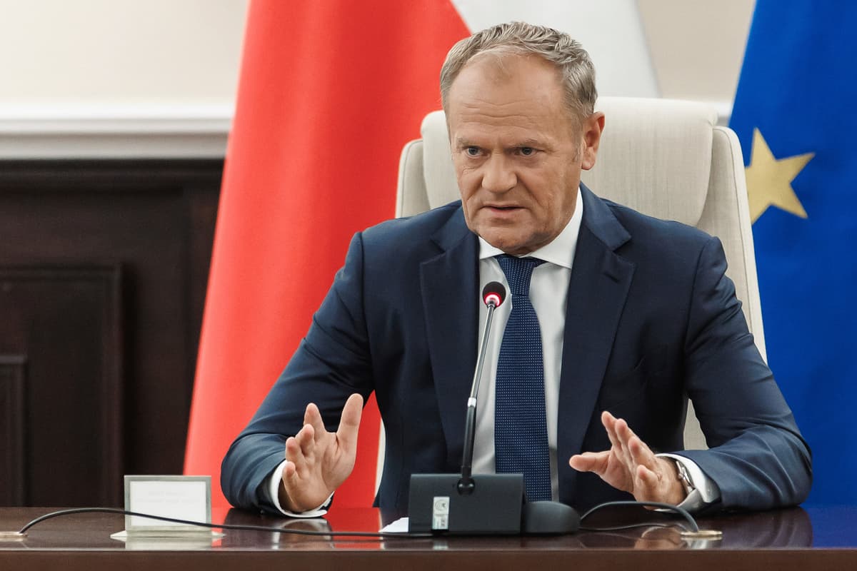 Donald Tusk na mimoriadnom zasadnutí vlády vo Varšave 10. septembra 2025. Foto: TASR/AP