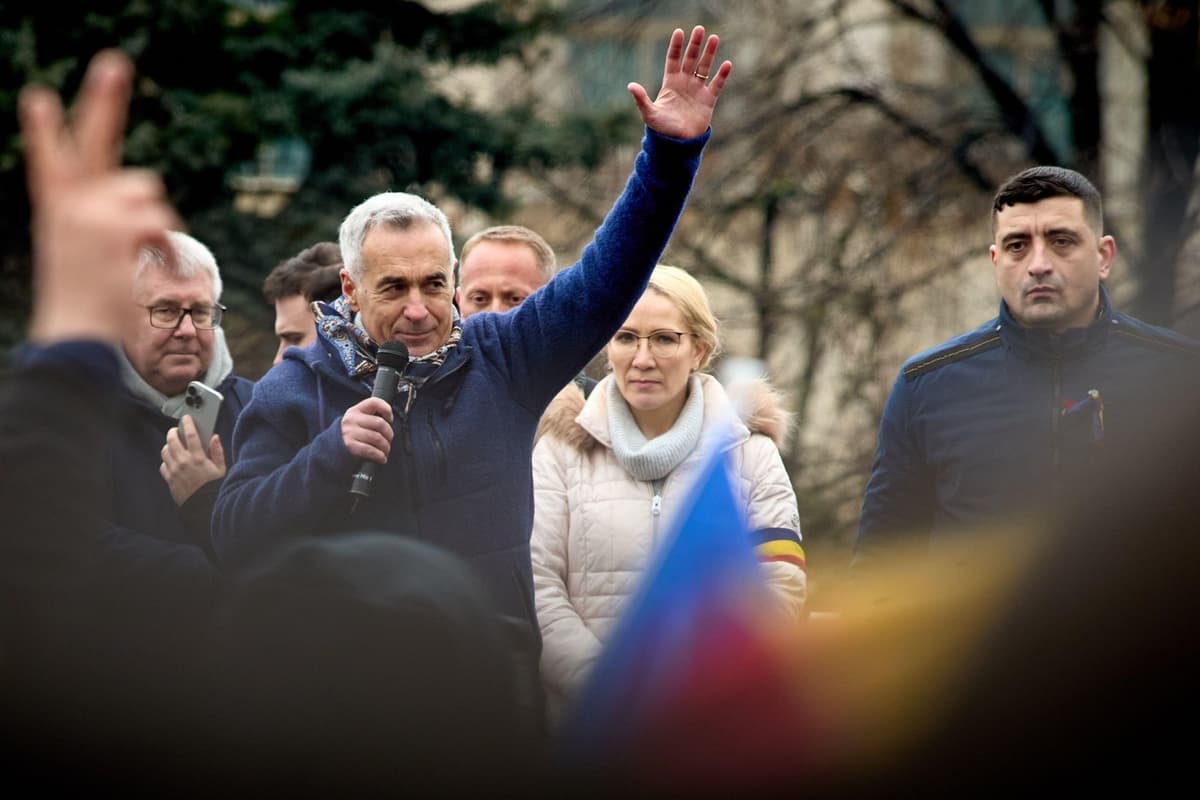 Calin Georgescu a George Simion. Foto: Lucian Alecu / Alamy / Profimedia