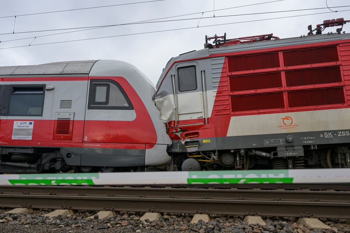 Deň po zrážke dvoch vlakov pri Pezinku. Foto: Michal Svítok/TASR