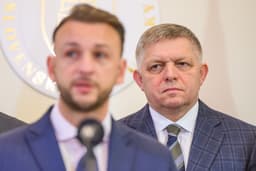 Robert Fico a Matúš Šutaj Eštok. Foto Novák/TASR