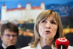 Dana Čahojová počas tlačovej konferencie, na ktorej oznámila svoju kandidatúru na post primátorky hlavného mesta Bratislava v utorok 13. januára 2026 v Bratislave. Foto: Martin Baumann/TASR