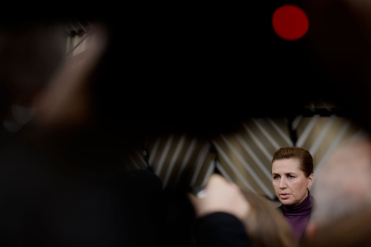 Mette Frederiksenová pred mimoriadnym summitom lídrov členských krajín EÚ v Bruseli vo štvrtok 22. januára 2026. Foto: TASR/AP