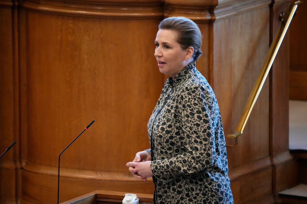 Mette Frederiksenová vystupuje s prejavom počas  zasadnutia parlamentu v Kodani v utorok 20. januára 2026. Foto: TASR/AP