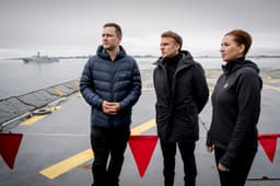 Emmanuel Macron, dánska premiérka Mette Frederiksenová a grónsky premiér Jens-Frederik Nielsen v Grónsku. Foto: Mads Claus Rasmussen / Ritzau Scanpix / Ritzau Scanpix via AFP / Profimedia