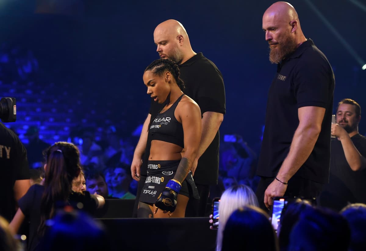 Angie Mangombeová počas MMA zápasu v septembri 2024. Foto: JHPhoto / Česká editoriální fotografie / Profimedia