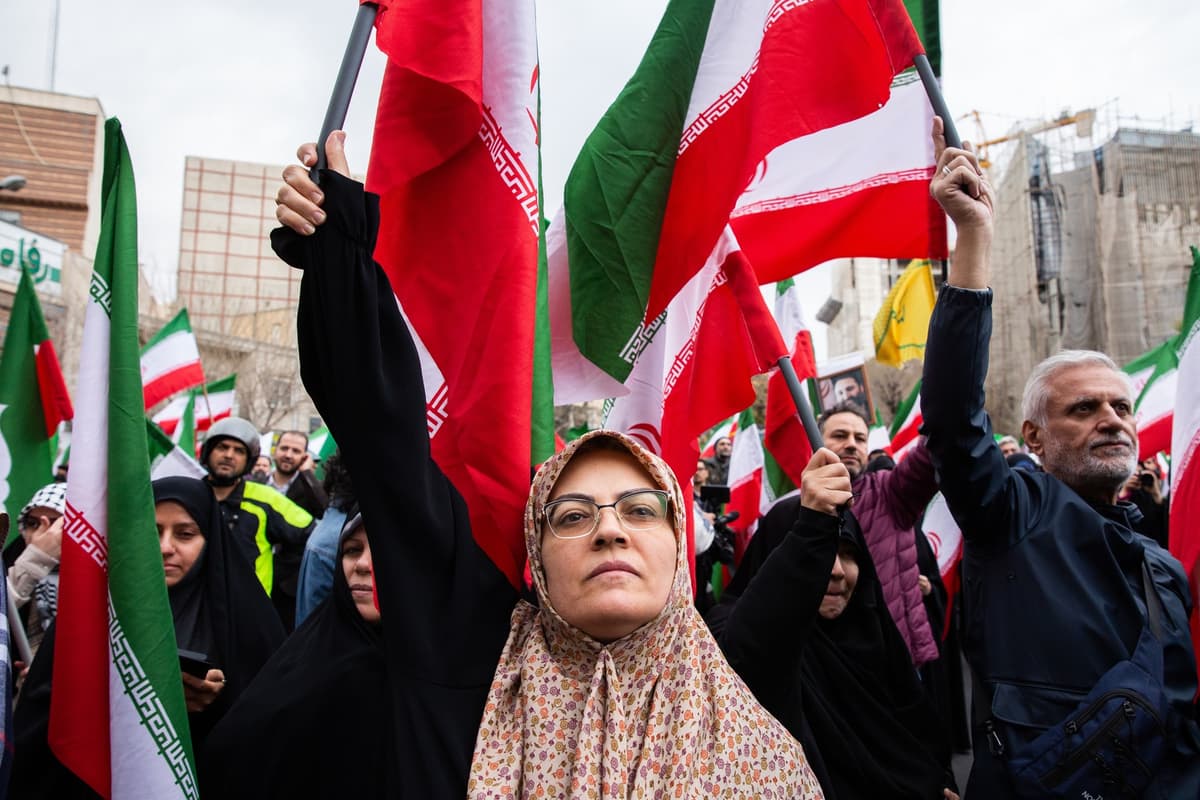 Zhromaždenie v Teheráne v sobotu 28. 2. na podporu iránskej vlády. Foto Arash Khamooshi / Polaris / Profimedia