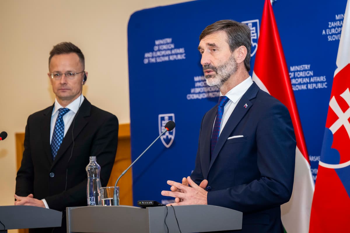 Péter Szijjártó a Juraj Blanár. Foto: Jakub Kotian/TASR