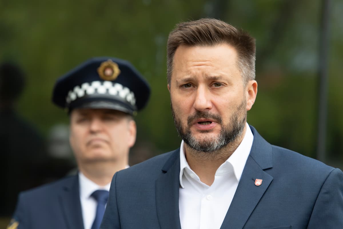 Na snímke primátor Bratislavy Matúš Vallo a šéf mestskej polície Miroslav Antal. Foto: TASR/Pavel Neubauer