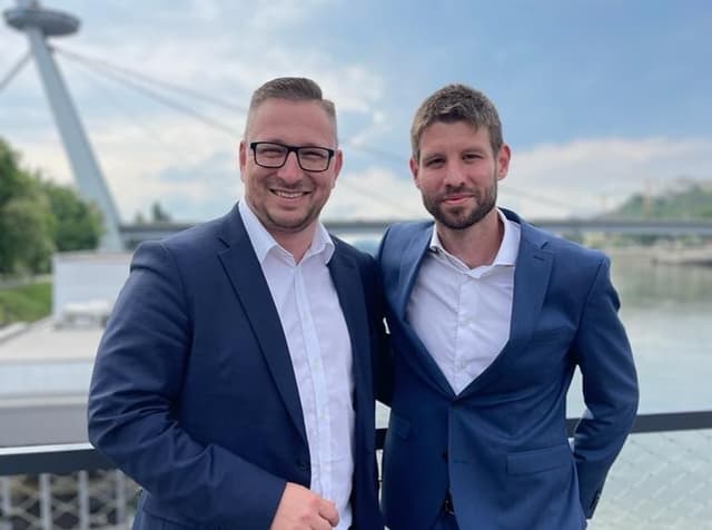 Na fotke Martin Pekár a predseda PS Michal Šimečka. Foto: FB Martin Pekár • Progresívne Slovensko (cropped)
