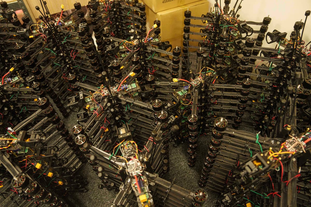 FPV drony v sklade dielne spoločnosti General Cherry na Ukrajine, 4. decembra 2025. Foto: TASR/AP