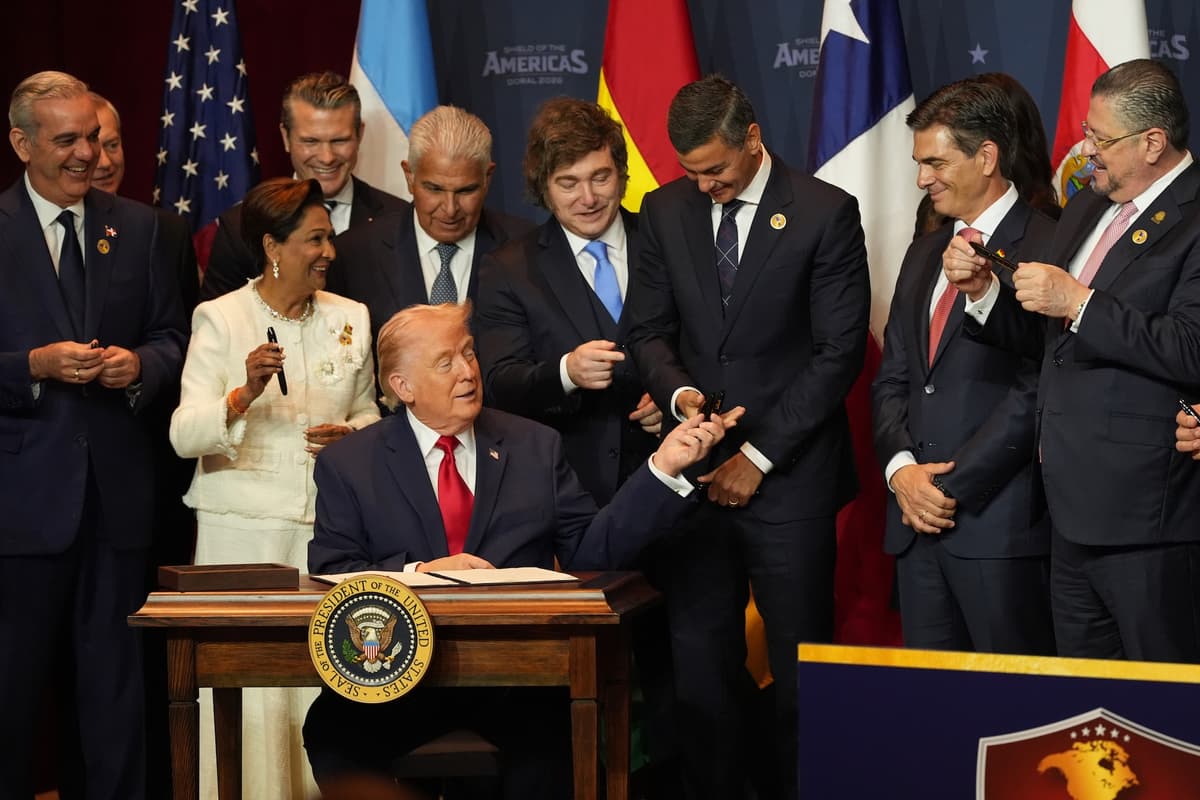 Donald Trump s účastníkmi summitu Štít Amerík. Foto TASR/AP