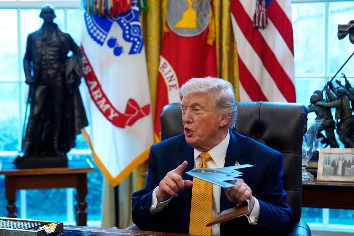 Donald Trump v Oválnej pracovní Bieleho domu 16. marca 2026. Foto: TASR/AP