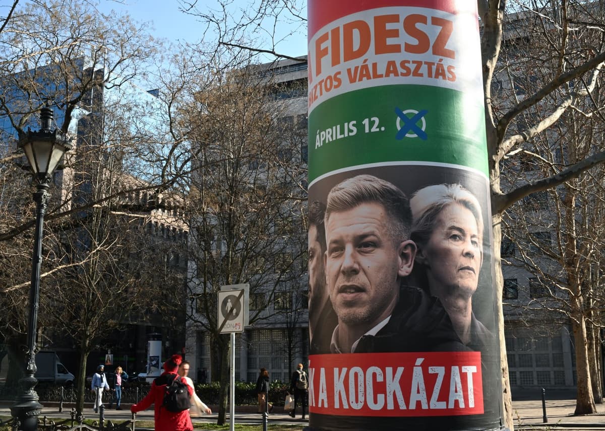 Predvolebný plagát strany Fidesz v Budapešti 5. marca 2026. Foto: Artur Widak / NurPhoto / Shutterstock Editorial / Profimedia