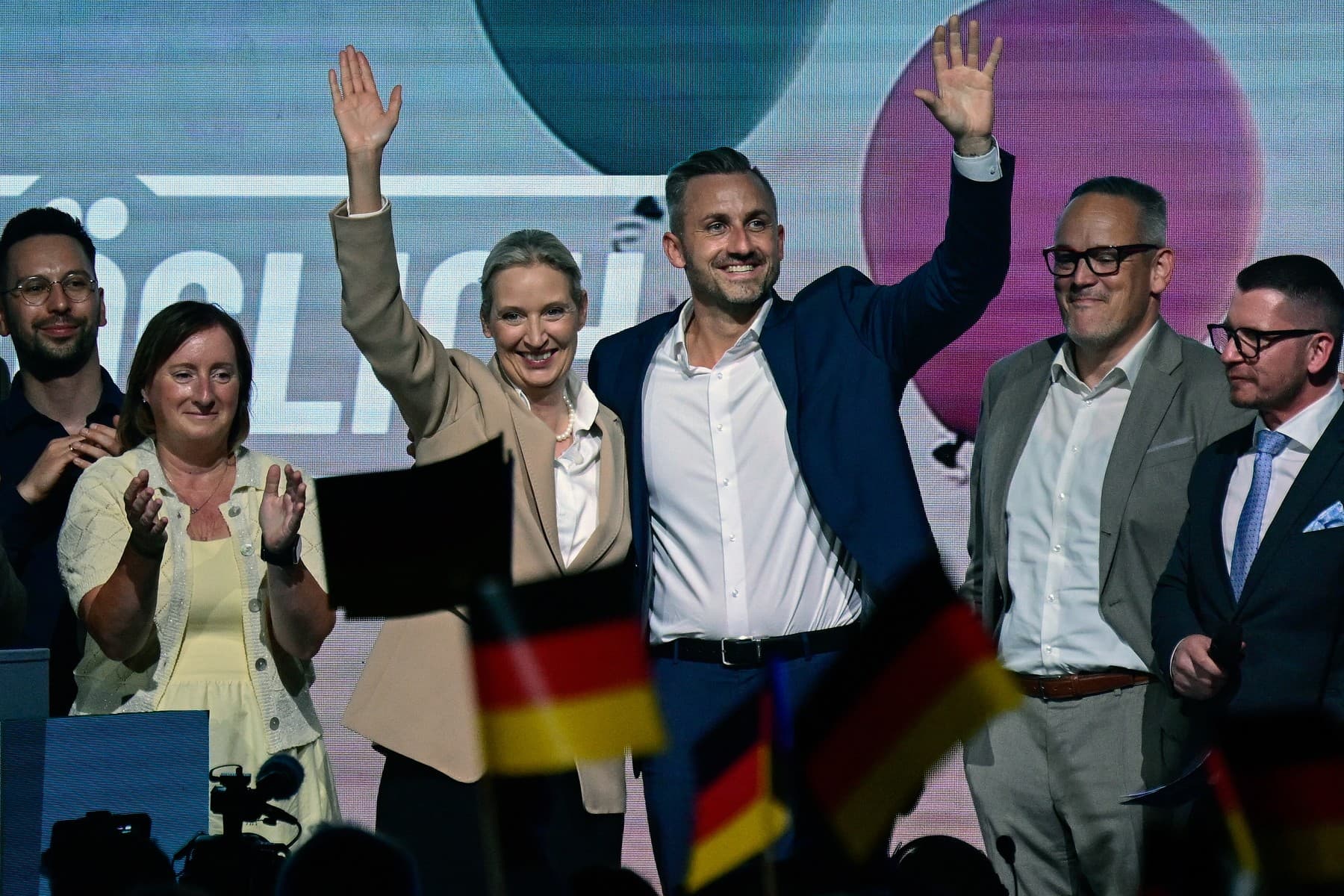 Šéfka AfD Alice Weidelová a líder kandidátky strany v Sasku-Anhaltsku Ulrich Siegmund. Foto: John MACDOUGALL / AFP / Profimedia