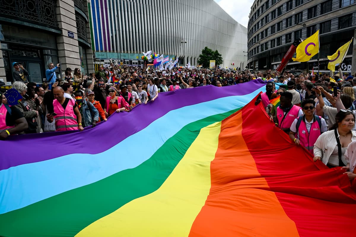 Dúhová vlajka na Pride v Bruseli. Foto SIERAKOWSKI FREDERIC / EPA / Profimedia