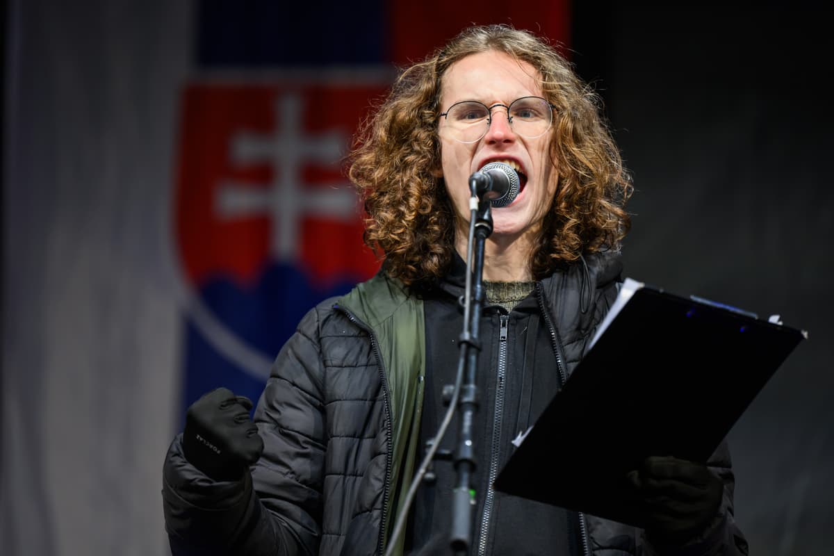 Študent Michal počas protestov 17. novembra. Foto: TASR.