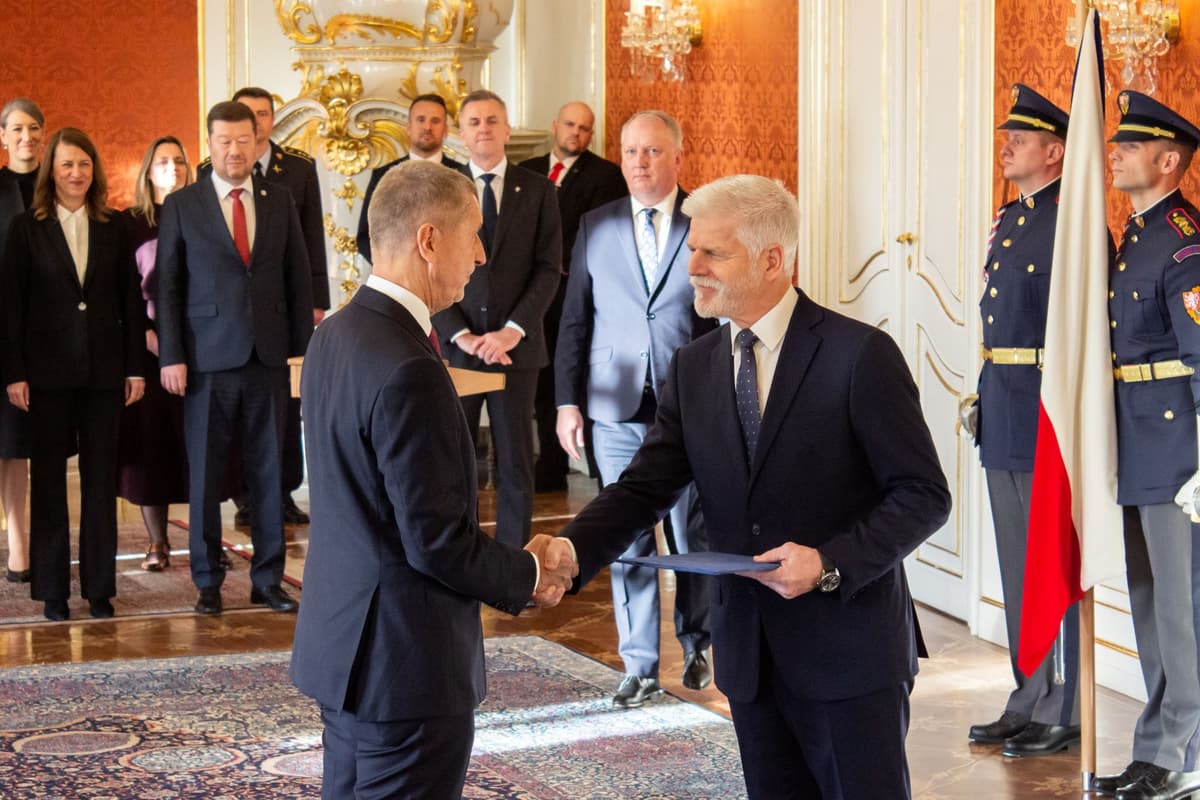 Na snímke predsedu hnutia ANO Andrej Babiš (v popredí vľavo), ktorého český prezident Petr Pavel vymenoval za českého premiéra. Praha, 9. decembra 2025. Foto: Barbora Vizváryová/TASR