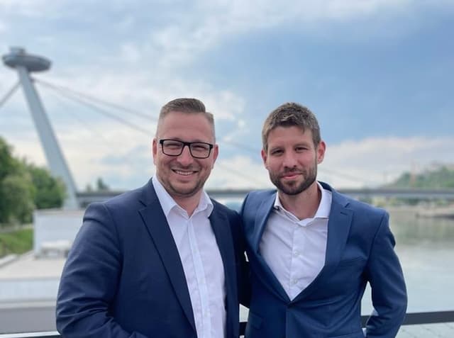 Na fotke Martin Pekár a predseda PS Michal Šimečka. Foto: FB Martin Pekár • Progresívne Slovensko