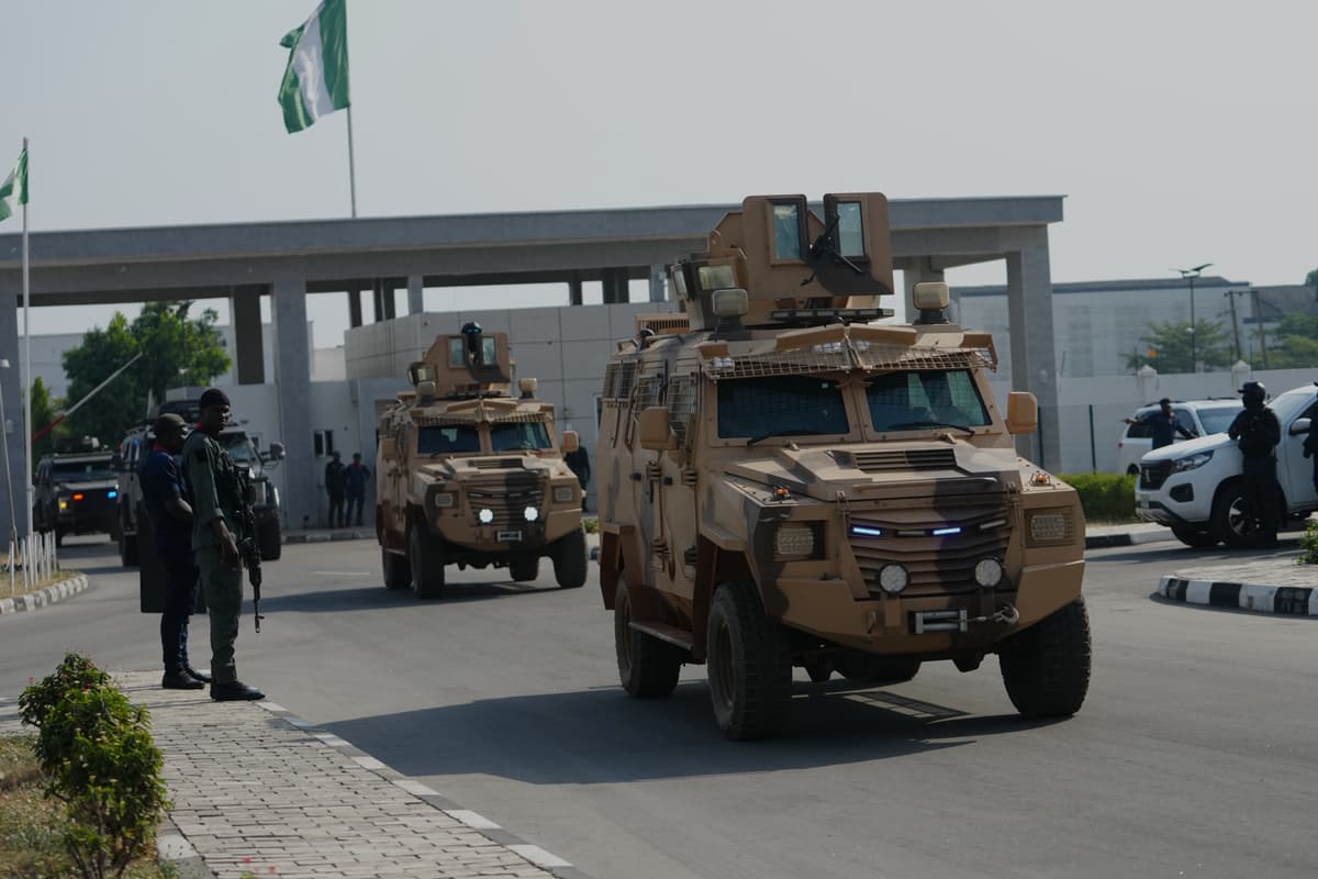 Vojaci a policajti v Nigérii. Foto: TASR/AP