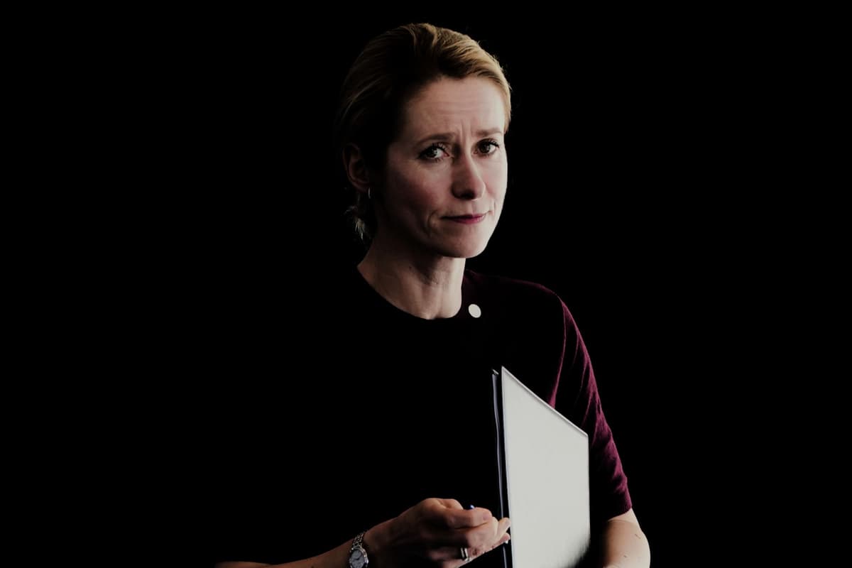 Kaja Kallasová opúšťa tlačovú konferenciu po rozhovore s novinármi na Limassole na Cypre 28. mája 2026. Foto: TASR/AP
