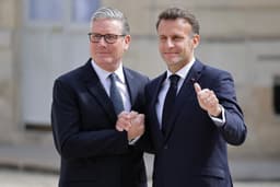 Emmanuel Macron a Keir Starmer. Foto: Ludovic Marin / AFP / AFP / Profimedia