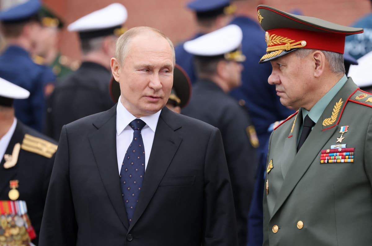 Vladimir Putin a Sergej Šojgu. Foto: Mikhail METZEL / SPUTNIK / AFP / Profimedia