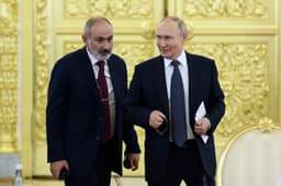 Nikol Pašinjan a Vladimir Putin 8. októbra 2024 v Moskve v rámci samitu Spoločenstva nezávislých štátov. Foto: ERGEI ILNITSKY / EPA / Profimedia