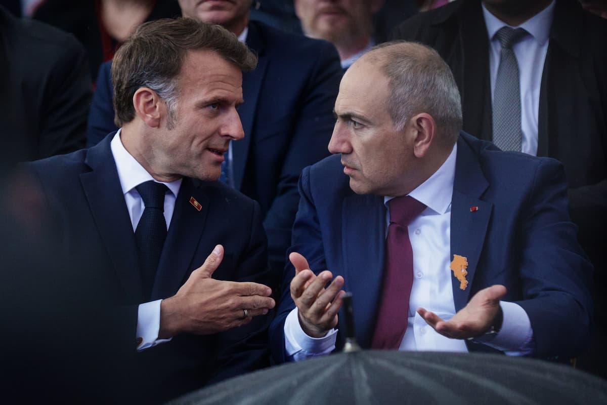 Emmanuel Macron a Nikol Pašinjan. Foto: Alexander Patrin / Zuma Press / Profimedia
