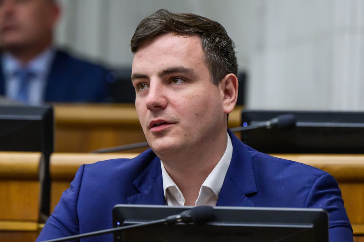 Na snímke poslanec NR SR Dávid Dej (Progresívne Slovensko) počas 37. mimoriadnej schôdze Národnej rady SR v Bratislave 10. júna 2025. Foto: Jaroslav Novák/TASR
