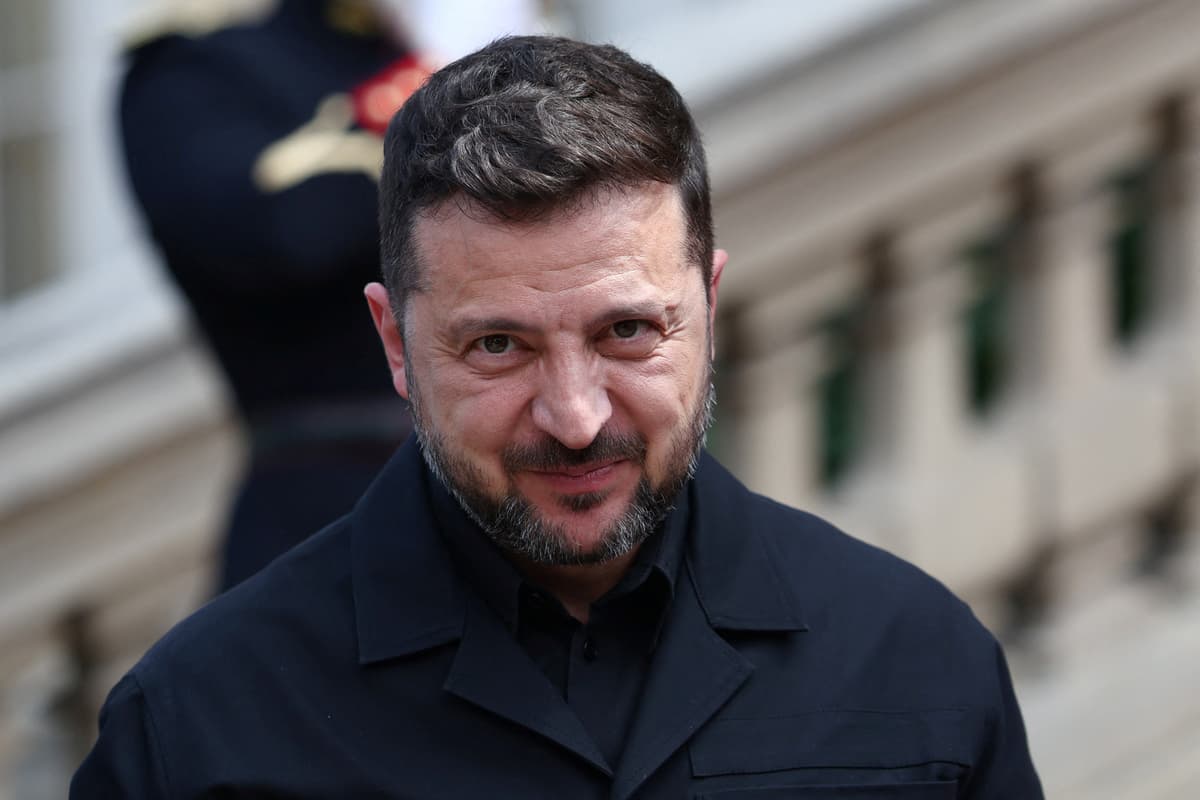 Na snímke ukrajinský prezident Volodymyr Zelenskyj prichádza na summit Koalície ochotných na podporu Ukrajiny v Paríži v pondelok 13. júla 2026. Foto: TASR/AP