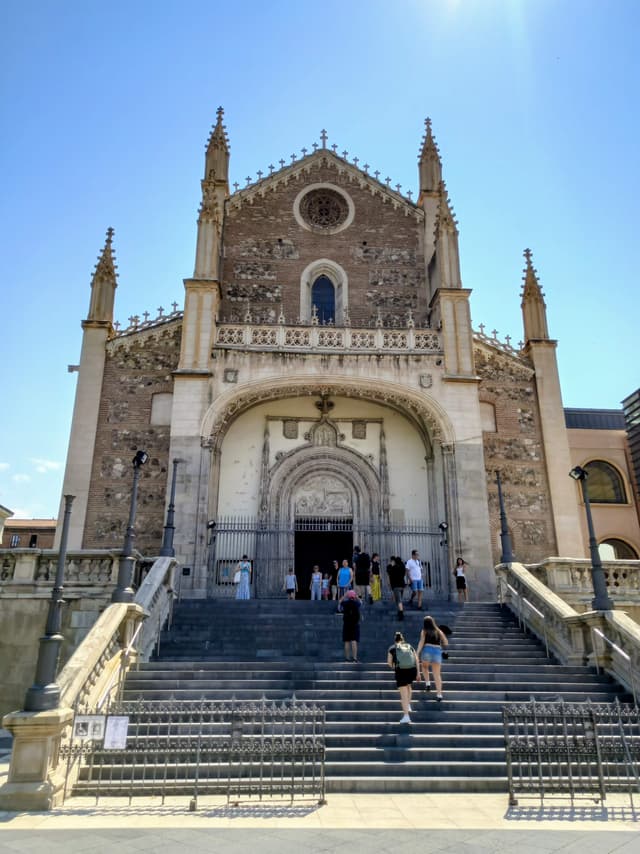 Kostol sv. Hieronýma, kde sa konali korunovácie španielskych panovníkov. S jeho výstavbou sa začalo v roku 1503. Foto: archív autorky