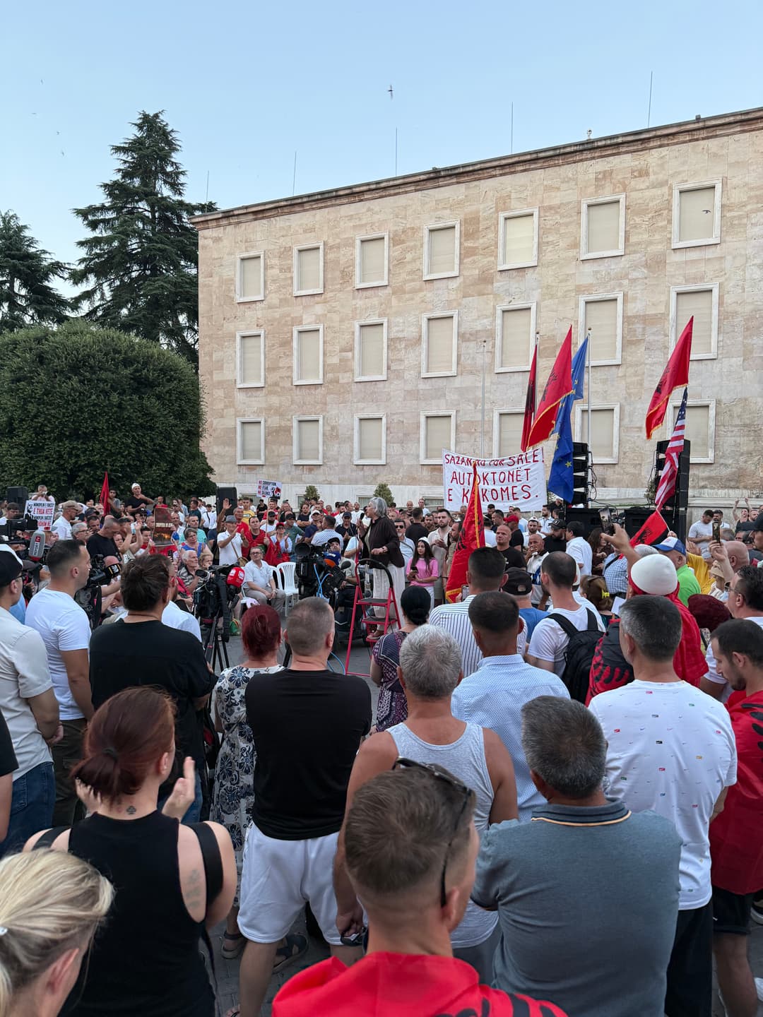 Demonštrácia v centre Tirany. Foto: autor