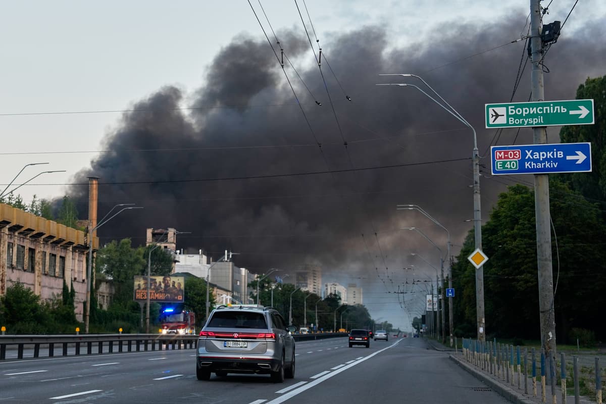 Po ruskom útoku na Kyjev. Foto: TASR/AP