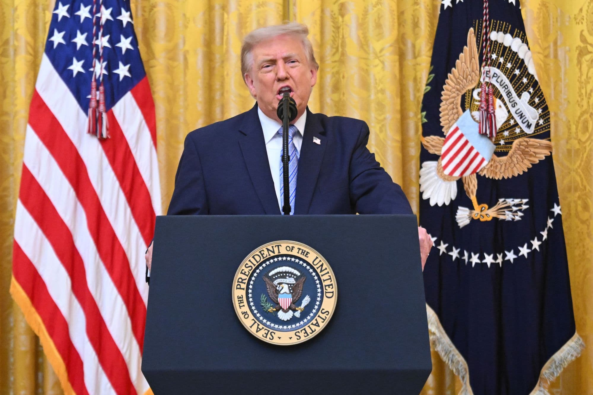 Prezident Donald Trump počas príhovoru vo štvrtok 16. júla 2026 vo Washingtone vo Východnej sále Bieleho domu. Foto: TASR/AP