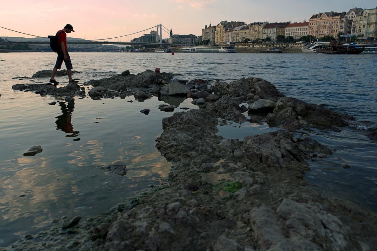 Nízka hladina Dunaja pri Budapešti. Foto TASR/AP