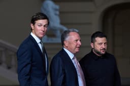 Jared Kushner, Steve Witkoff a Volodymyr Zelenskyj. Foto: TASR/AP
